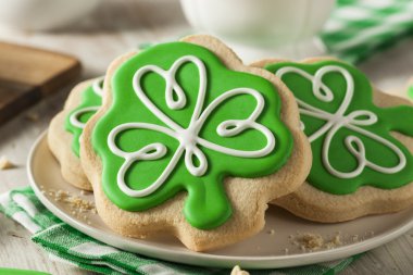 Yeşil yonca St Patricks Günü kurabiye