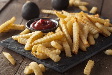 Sağlıksız pişmiş istasyonlu Krinkıl patates kızartması