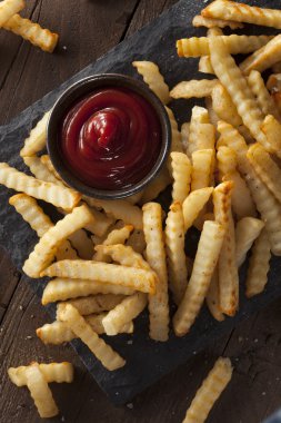 Sağlıksız pişmiş istasyonlu Krinkıl patates kızartması