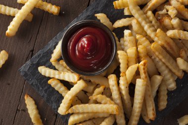 Sağlıksız pişmiş istasyonlu Krinkıl patates kızartması