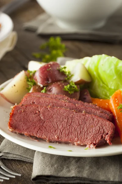 Homemade Corned Beef and Cabbage — Stock Photo, Image