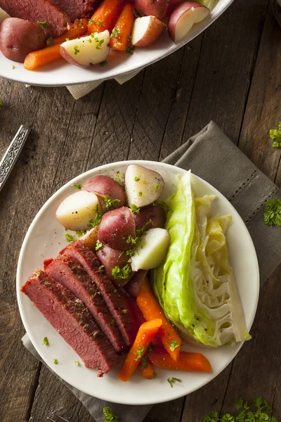 Homemade Corned Beef and Cabbage — Stock Photo, Image