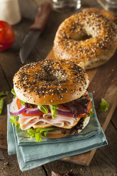 Sanduíche de Turquia saudável em um Bagel — Fotografia de Stock