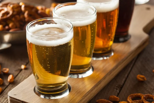 Varias cervezas en un vuelo — Foto de Stock