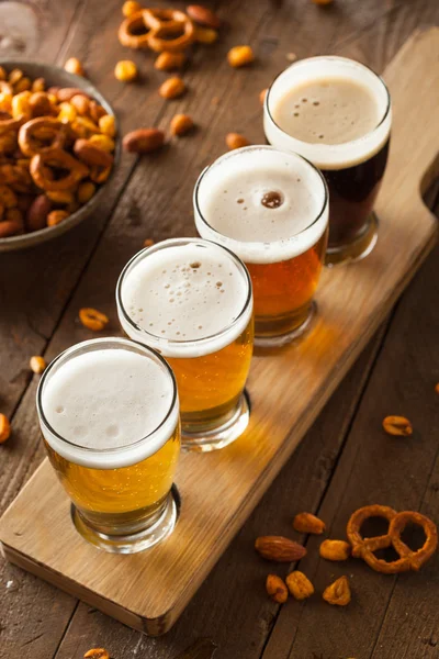 Varias cervezas en un vuelo —  Fotos de Stock