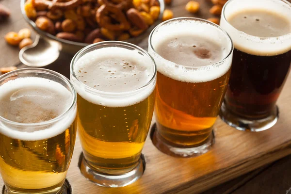 Varias cervezas en un vuelo — Foto de Stock
