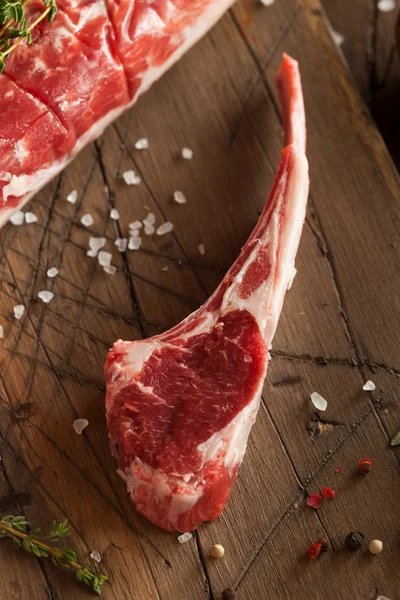 Organic Raw Lamb Chops — Stock Photo, Image