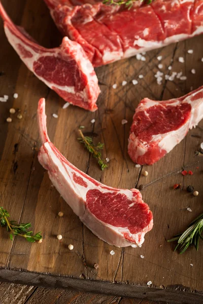 Organic Raw Lamb Chops — Stock Photo, Image