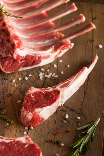 Organic Raw Lamb Chops — Stock Photo, Image