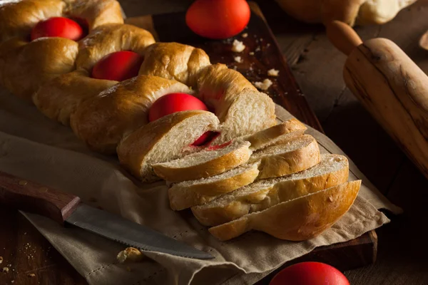 Hemlagad grekisk påsk bröd — Stockfoto