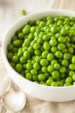 Organik buğulama taze yeşil bezelye