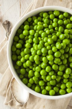 Organik buğulama taze yeşil bezelye