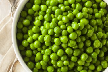 Organik buğulama taze yeşil bezelye