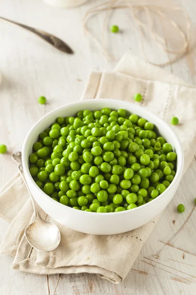 Bio gedünstete frische grüne Erbsen — Stockfoto