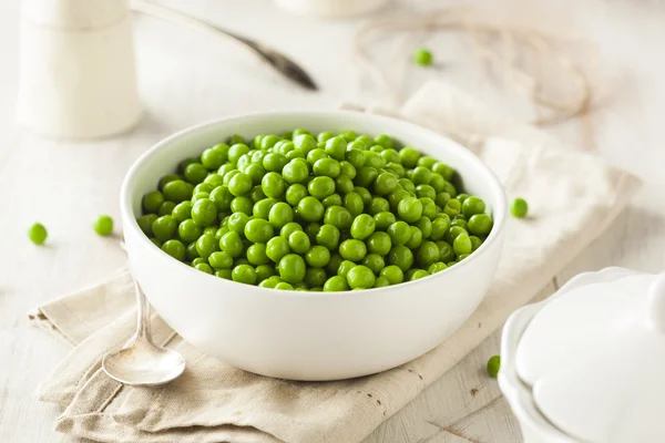 Bio gedünstete frische grüne Erbsen — Stockfoto