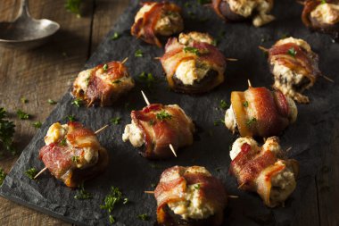 Mantar ev yapımı pastırma sarılmış