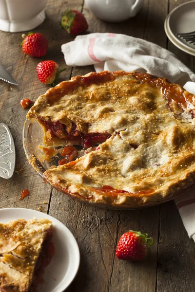 Tarta de ruibarbo de fresa casera —  Fotos de Stock