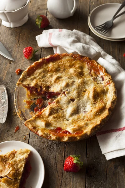 Tarta de ruibarbo de fresa casera —  Fotos de Stock