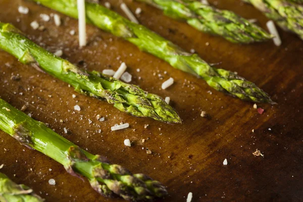 Asperges vertes cuites maison — Photo