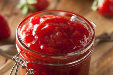 Ev yapımı organik çilekli jöle