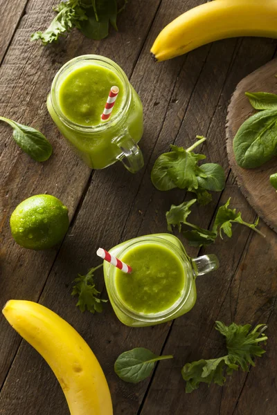 Smoothie de frutas verdes orgânicas saudáveis — Fotografia de Stock