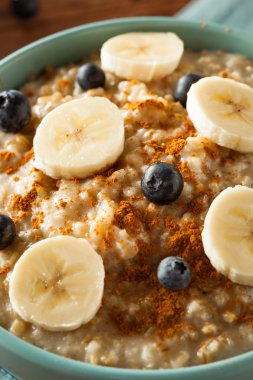 Ev yapımı sağlıklı çelik kesme yulaf ezmesi