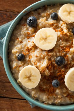 Ev yapımı sağlıklı çelik kesme yulaf ezmesi