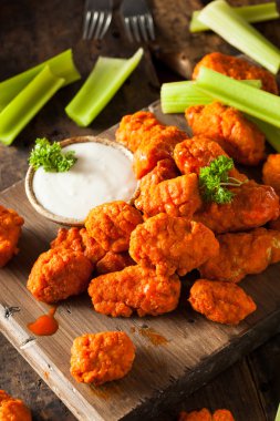 Sıcak ve baharatlı Boneless Buffalo kanat tavuk