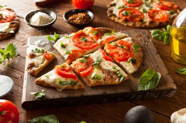 Ev yapımı Margarita gözleme Pizza