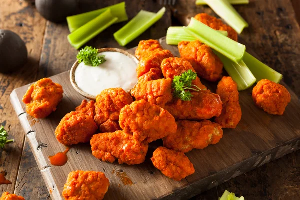 Hete en pittige zonder been Buffalo Chicken Wings — Stockfoto