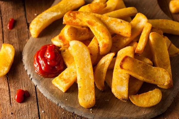 Hemgjord salta biff pommes frites — Stockfoto