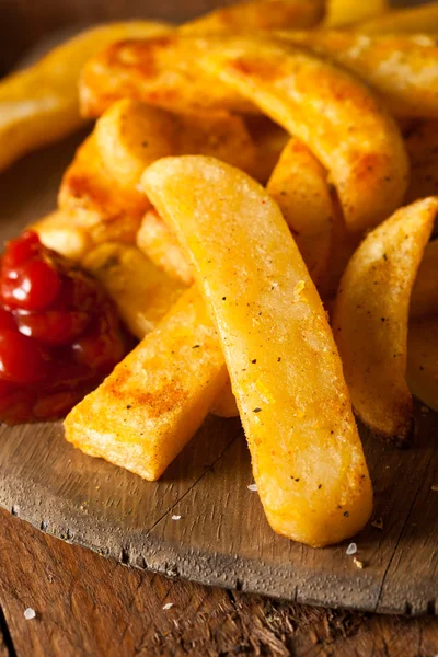 Bife salgado caseiro batatas fritas — Fotografia de Stock