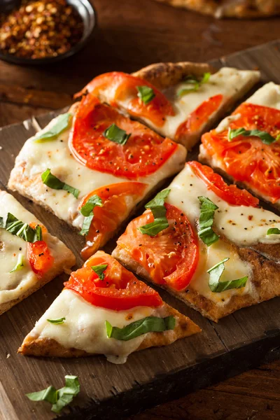 Margarita casera Pizza de pan plano — Foto de Stock
