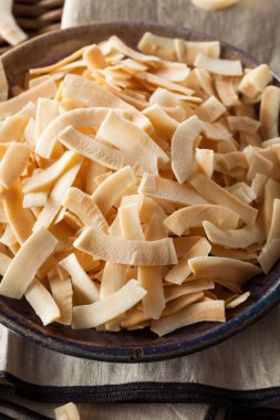 Organik kavrulmuş Hindistan cevizi cips