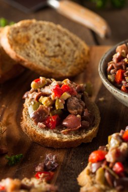 Ev yapımı karışık zeytin Tapenade