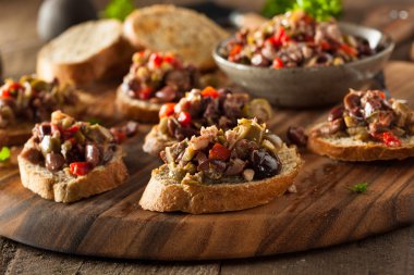 Ev yapımı karışık zeytin Tapenade