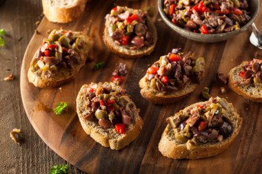 Ev yapımı karışık zeytin Tapenade