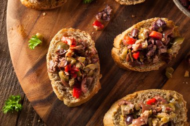 Ev yapımı karışık zeytin Tapenade