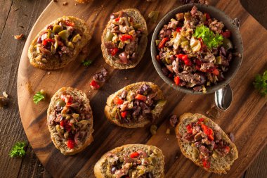 Ev yapımı karışık zeytin Tapenade
