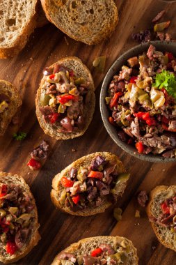Ev yapımı karışık zeytin Tapenade