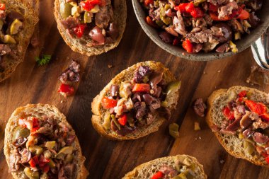 Ev yapımı karışık zeytin Tapenade