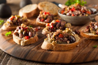 Ev yapımı karışık zeytin Tapenade