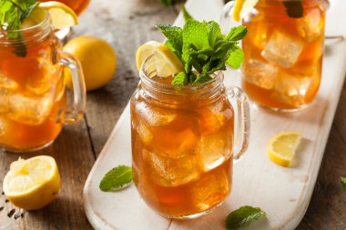 Ev yapımı buzlu çay ve limonata