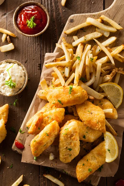 Knaprig fish and chips — Stockfoto