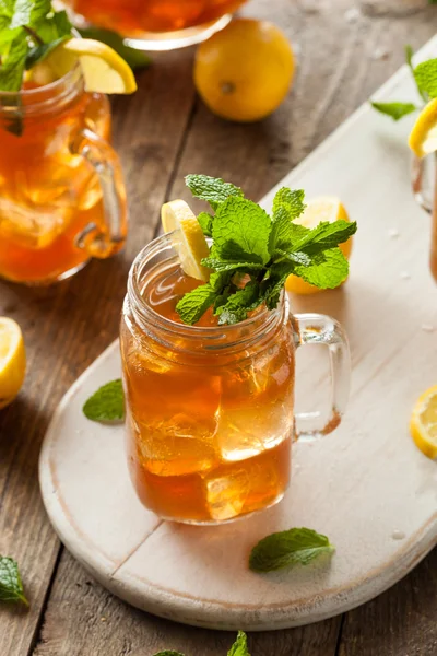 Chá gelado caseiro e limonada — Fotografia de Stock