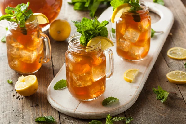 Chá gelado caseiro e limonada — Fotografia de Stock