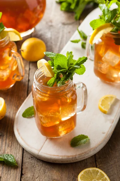 Chá gelado caseiro e limonada — Fotografia de Stock