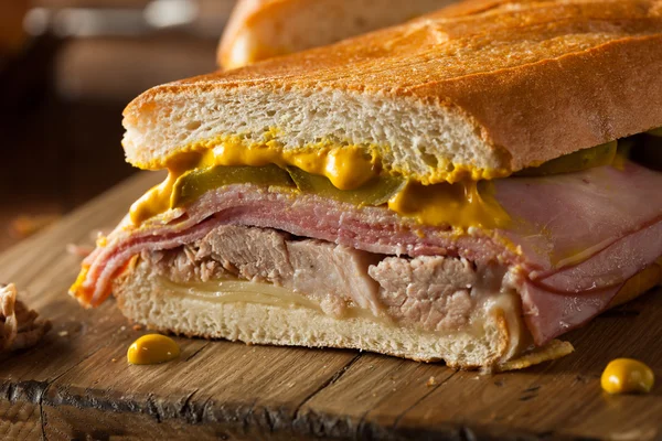 Zelfgemaakte, traditionele Cubaanse Sandwiches — Stockfoto