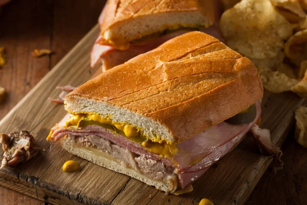 Zelfgemaakte, traditionele Cubaanse Sandwiches — Stockfoto