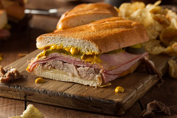 Zelfgemaakte, traditionele Cubaanse Sandwiches — Stockfoto